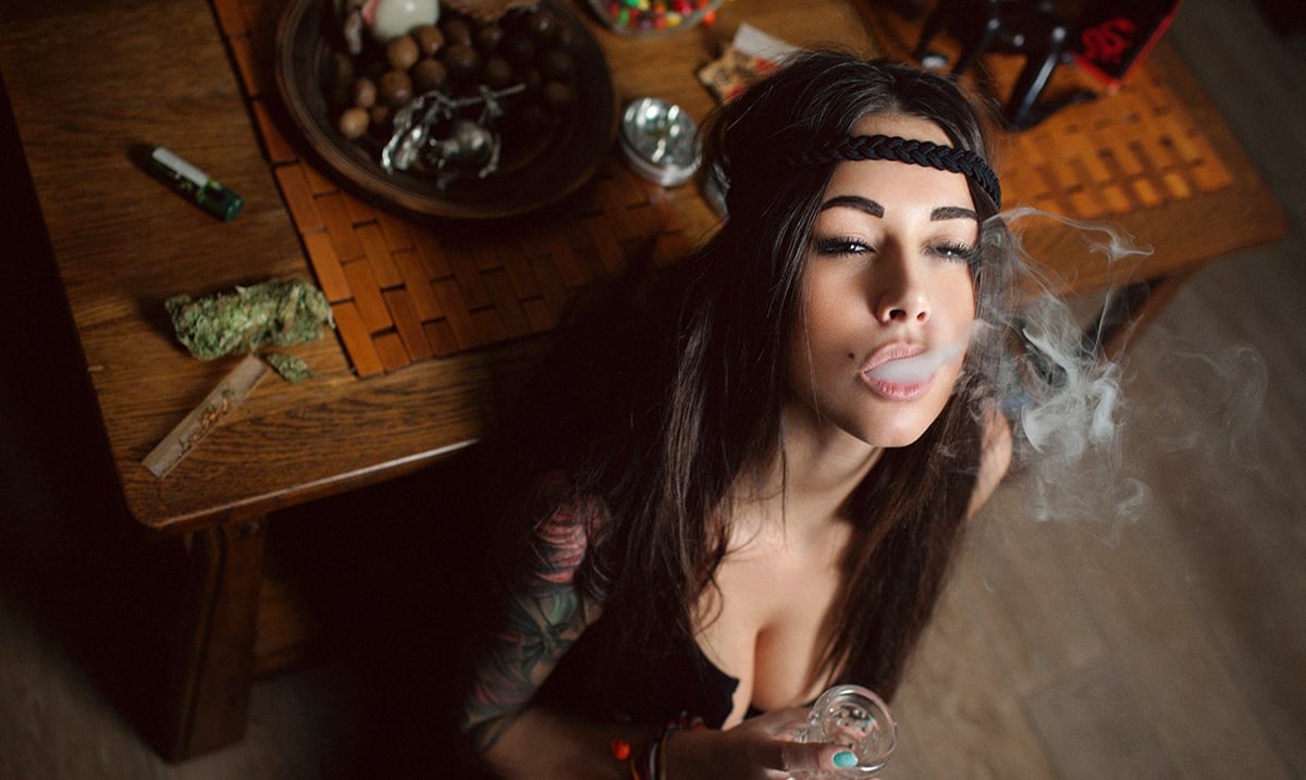 Sexy goddess smoking through with free porn images