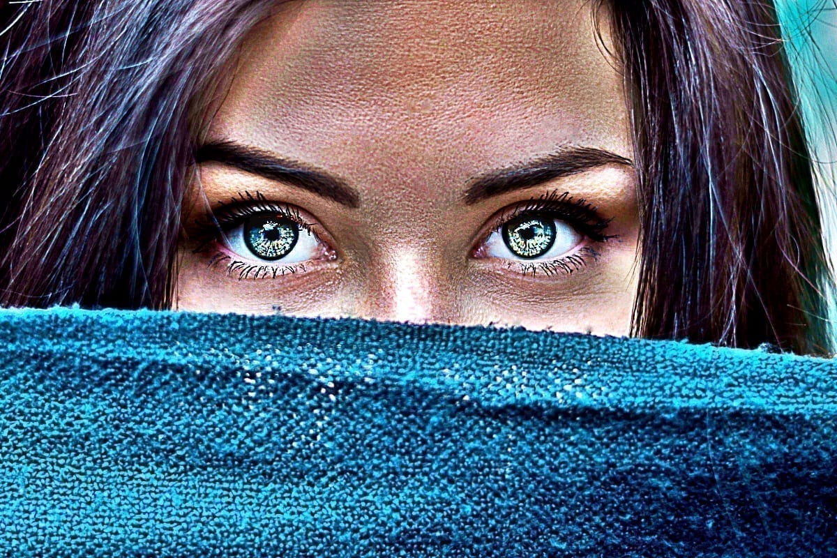 6 Reasons Empaths Freeze Around Inauthentic People