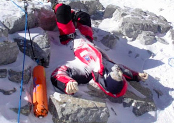 Considering Climbing Everest Know Your Risks The Truth About The Bodies In The Death Zone