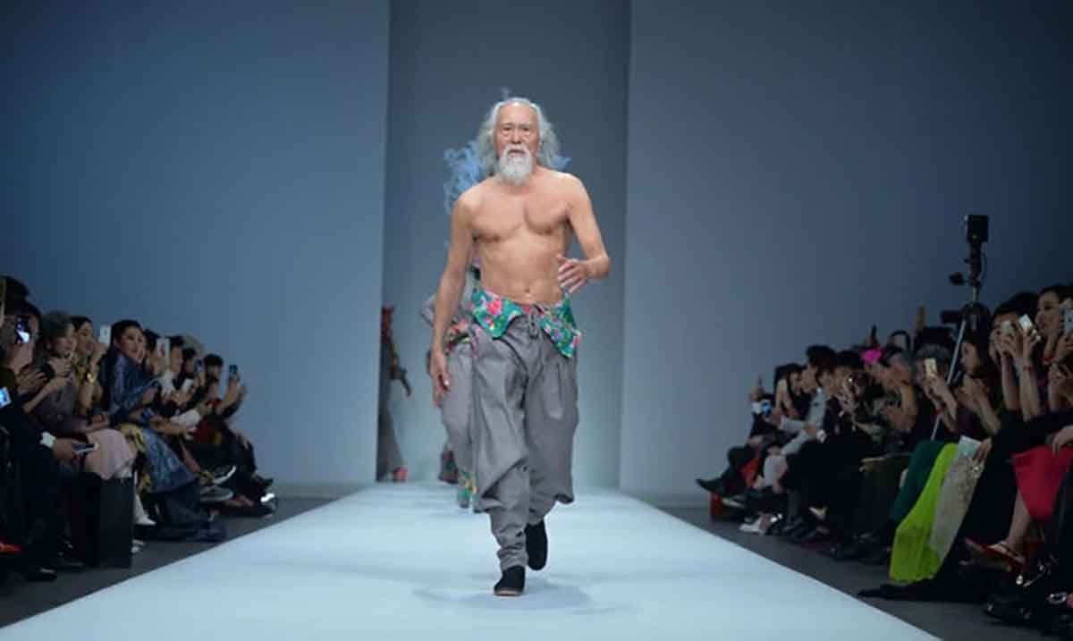 80-Year-Old Grandfather Slays ‘Ageism’ In the Most Epic Way, By Taking to the Runway in China