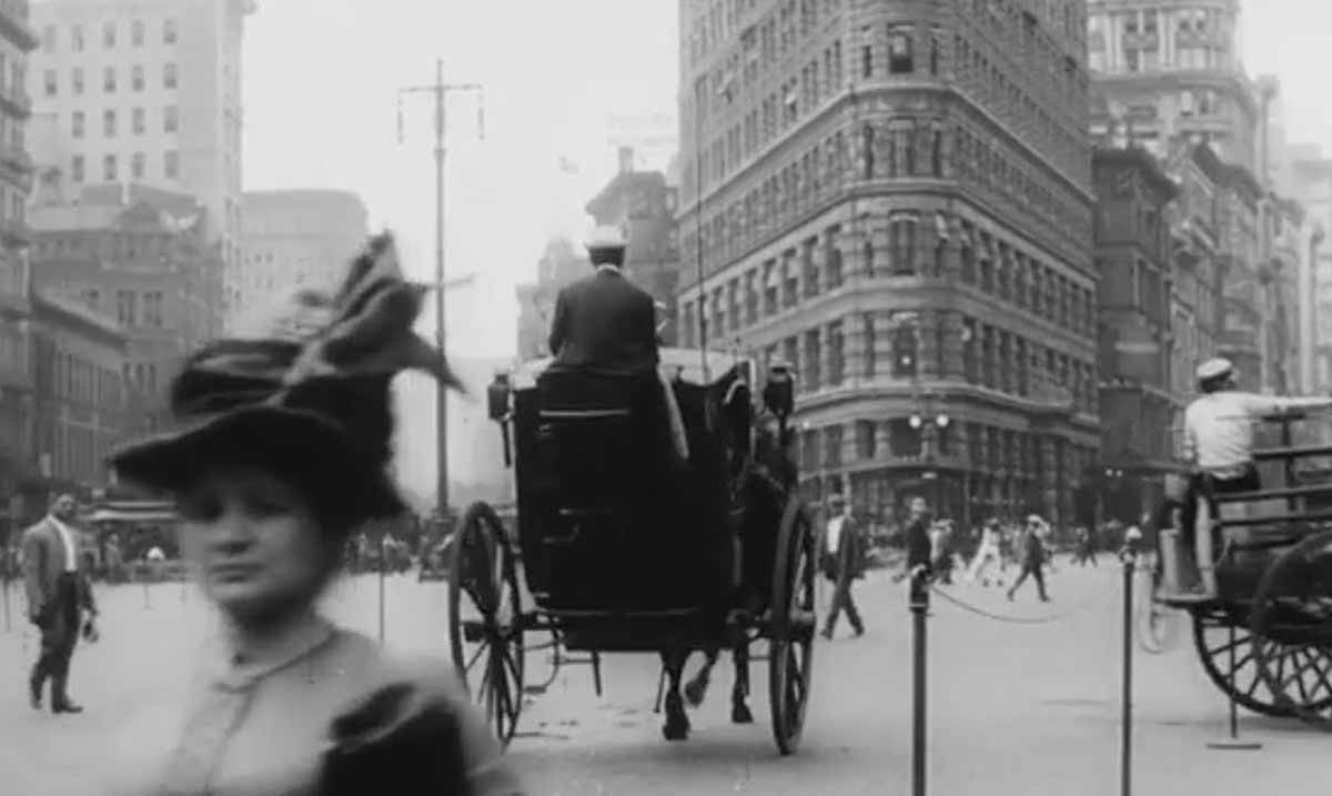 Viral Video Reveals New York in 1911, Before the Rise of Cell Phone Technology (Video)