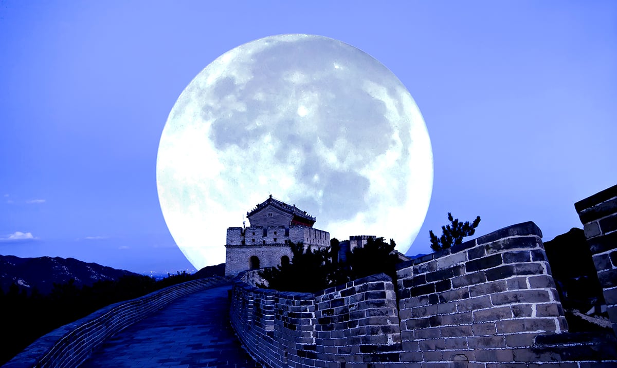 China Is Going To Launch A Fake Moon Into The Sky In 2 Years