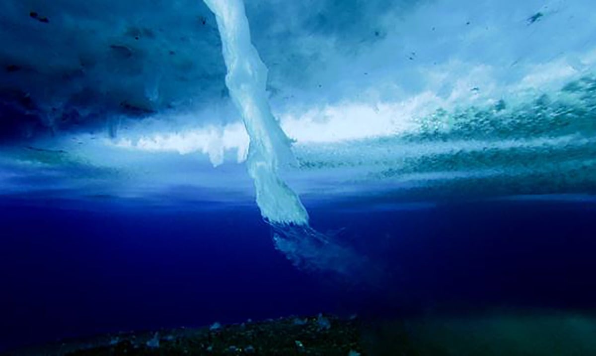 A Mind-Blowing Deathly Ice Finger Caught On Film