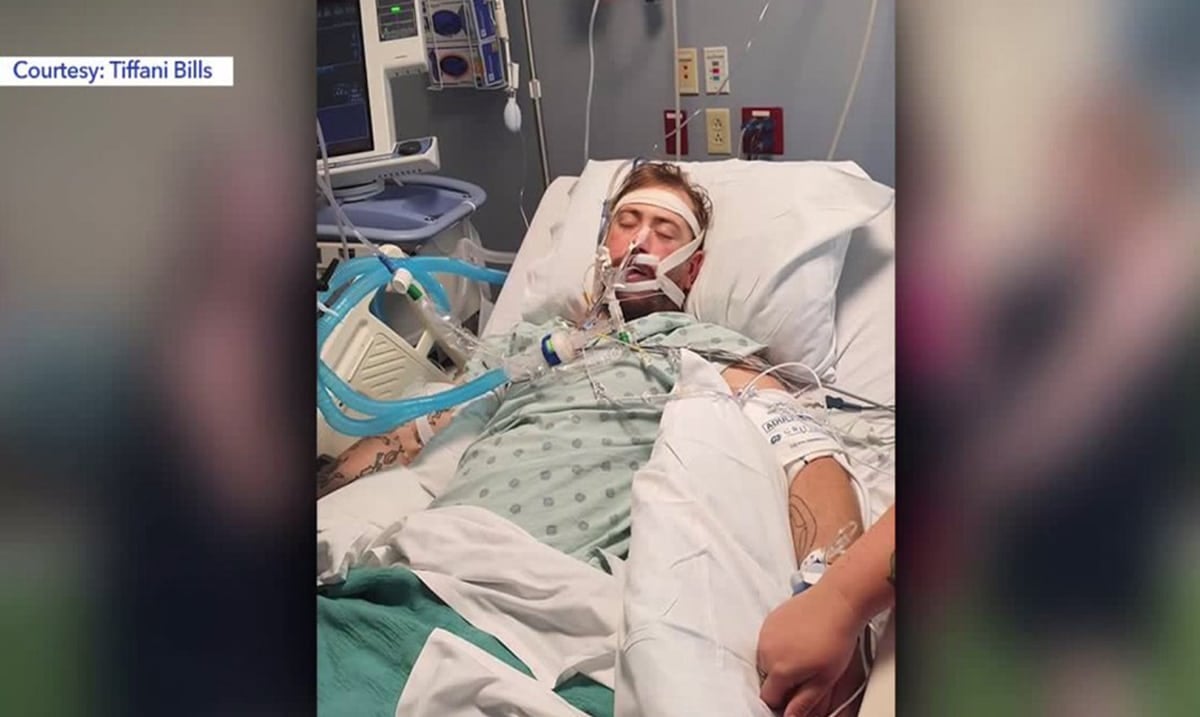 Man Ends Up On Life Support After Developing Possible Vaping Related Illness