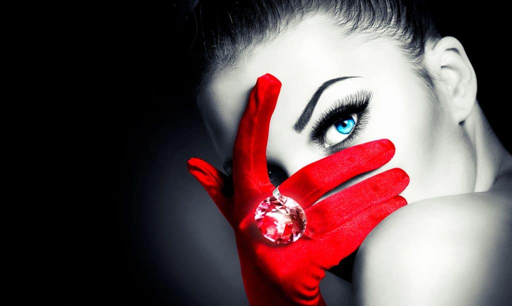 9 Signs You're Dealing With A Female Narcissist – Awareness Act