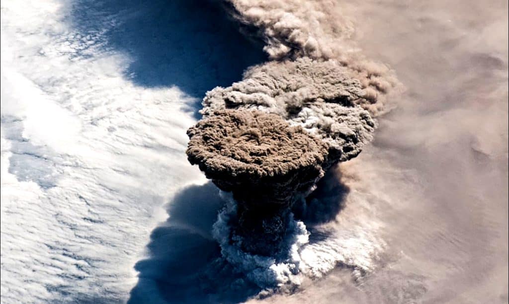 Mindblowing Photos Of Russian Volcano As It Erupted Captured From