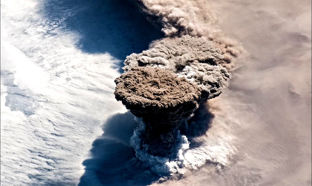 Mindblowing Photos Of Russian Volcano As It Erupted Captured From Ourterspace