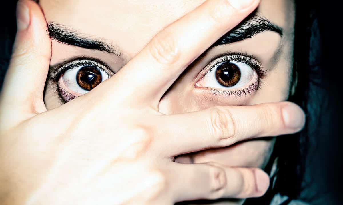 Staring Into Someones Eyes For 10 Minutes Could 'Alter' Consciousness ...