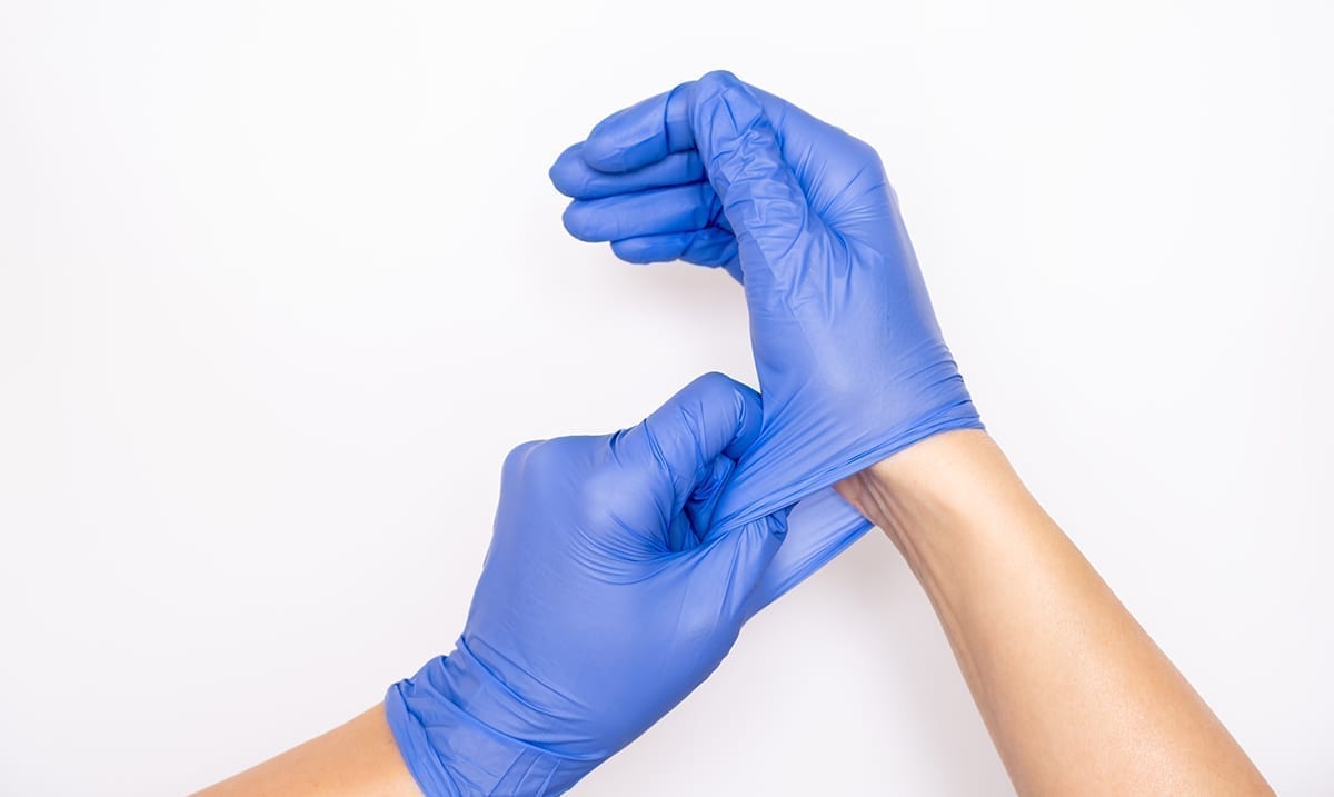 Scientist Shares Important Tips On Wearing Gloves – Are You Using Them Correctly?