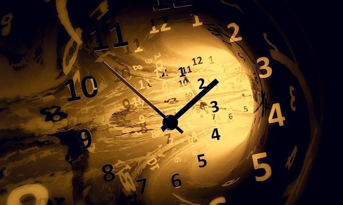 Research Suggests Physicists Have Managed To Reverse Time On The Smallest Scale
