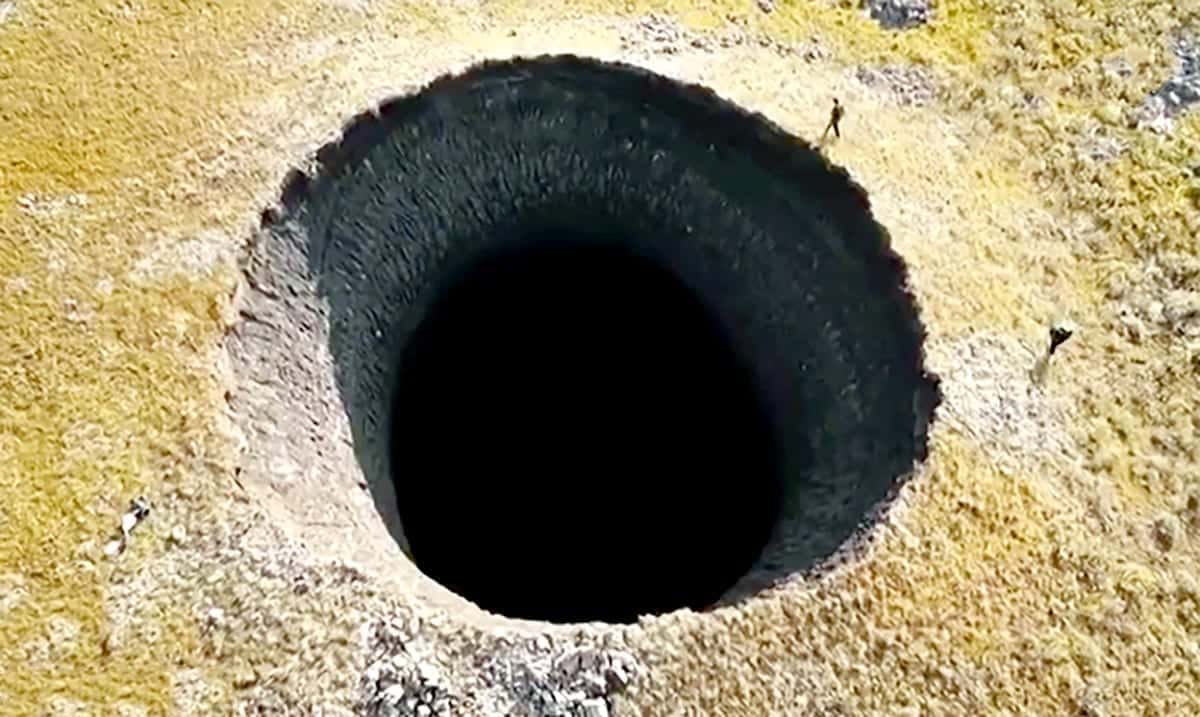 Huge Crater Suddenly Emerges In Siberia – Ongoing Phenomenon