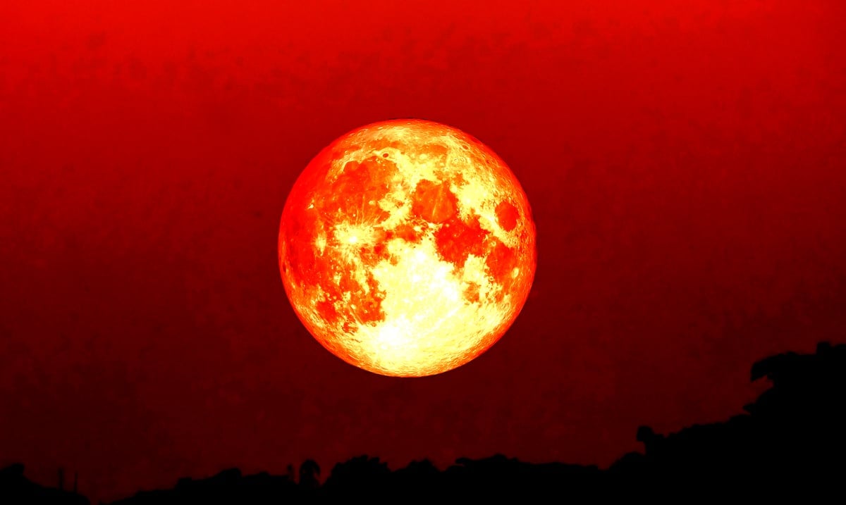 How to Watch The Upcoming ‘Super Flower Blood Moon’ Total Lunar Eclipse
