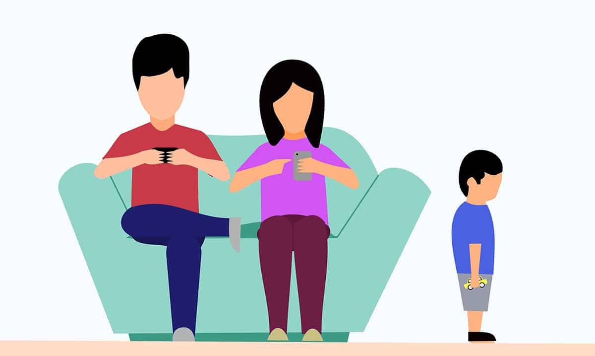 Study Finds That Parents Who Use Smartphones To Relax Are Typically Worse Parents