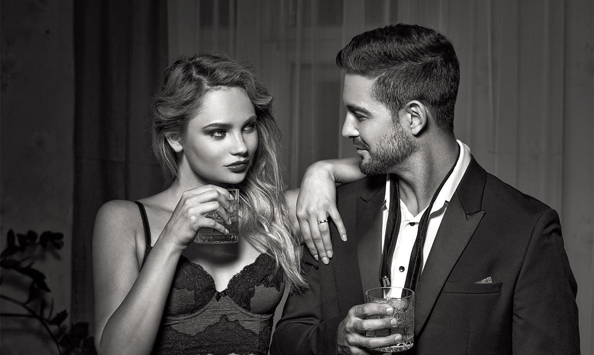 3 Body Language Signs That A Man Is Attracted To You